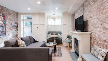 TV, fireplace