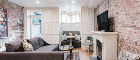TV, fireplace