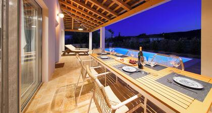 Papa's court Mediterranean Pasman Villa with pool II