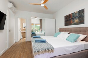 3 bedrooms, in-room safe, iron/ironing board, WiFi