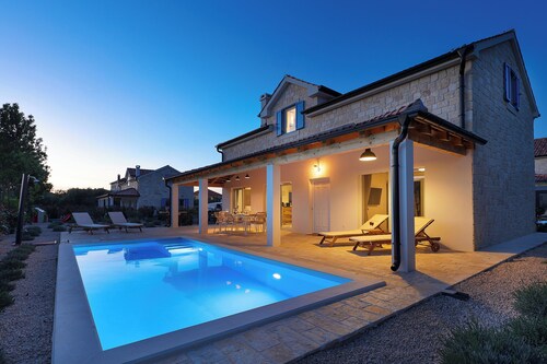 Papa's court Mediterranean Pasman Villa with pool II