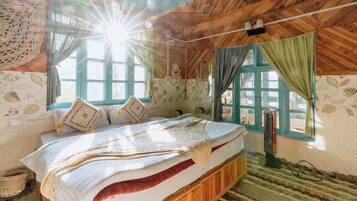 Family Room | Laptop workspace, free WiFi, bed sheets