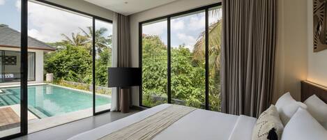 4 makuuhuonetta, tallelokero huoneessa, työpöytä