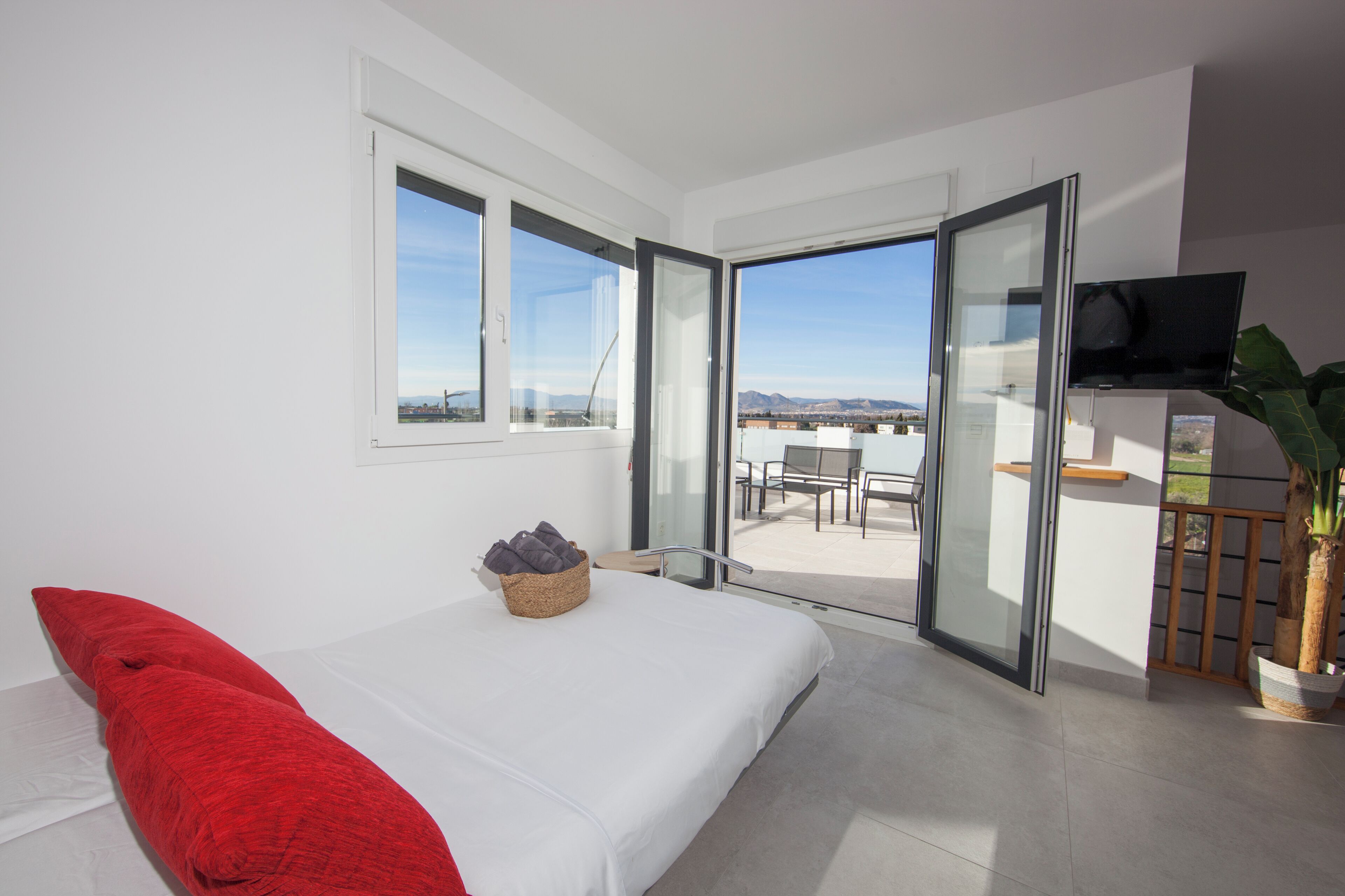 2 bedrooms, travel crib, free WiFi, bed sheets