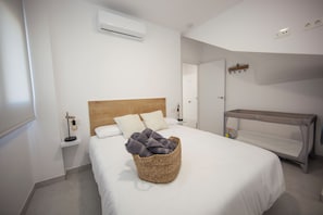 2 Schlafzimmer, Reisekinderbett, kostenloses WLAN, Bettwäsche