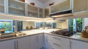 Private kitchen - Sahaja Villa by Betterplace (Kerobokan)