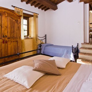 Villa | 5 bedrooms - Ca Quattrocchi 10 3 Emma Villas (Apecchio)