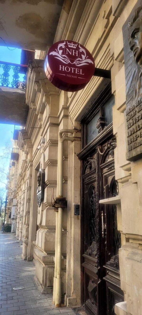Exterior - NH Nizami Hotel (Baku)