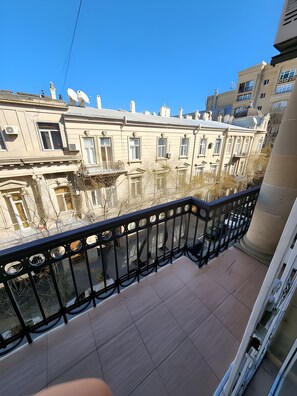 Deluxe Room, City View | Balcony