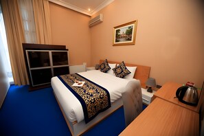 Deluxe Room, City View | 1 bedroom, minibar, individually furnished, desk - NH Nizami Hotel (Baku)