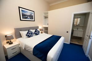 Deluxe kamer, uitzicht op stad | 1 slaapkamer, een minibar, individueel gemeubileerd, een bureau