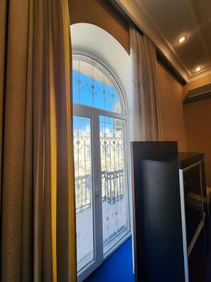 Deluxe Room, City View | 1 bedroom, minibar, individually furnished, desk