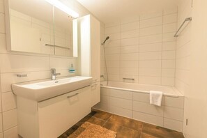 Hårtørrer, håndklæder, Sæbe, Toiletpapir