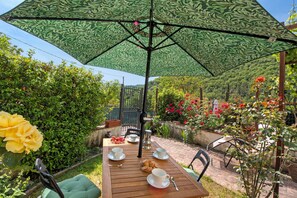 Familien-Stadtwohnung, Mehrere Schlafzimmer (Cozy Trekking Home La Via degli Dei) | Speisen im Freien