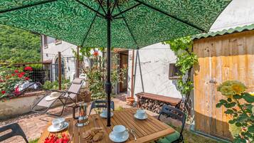 Familien-Stadtwohnung, Mehrere Schlafzimmer (Cozy Trekking Home La Via degli Dei) | Speisen im Freien