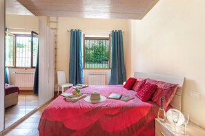 Familien-Stadtwohnung, Mehrere Schlafzimmer (Cozy Trekking Home La Via degli Dei) | 2 Schlafzimmer, Bügeleisen/Bügelbrett, kostenloses WLAN, Bettwäsche