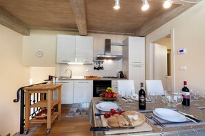 Family Townhome, 2 Bedrooms (Cozy Trekking Home La Via degli Dei)