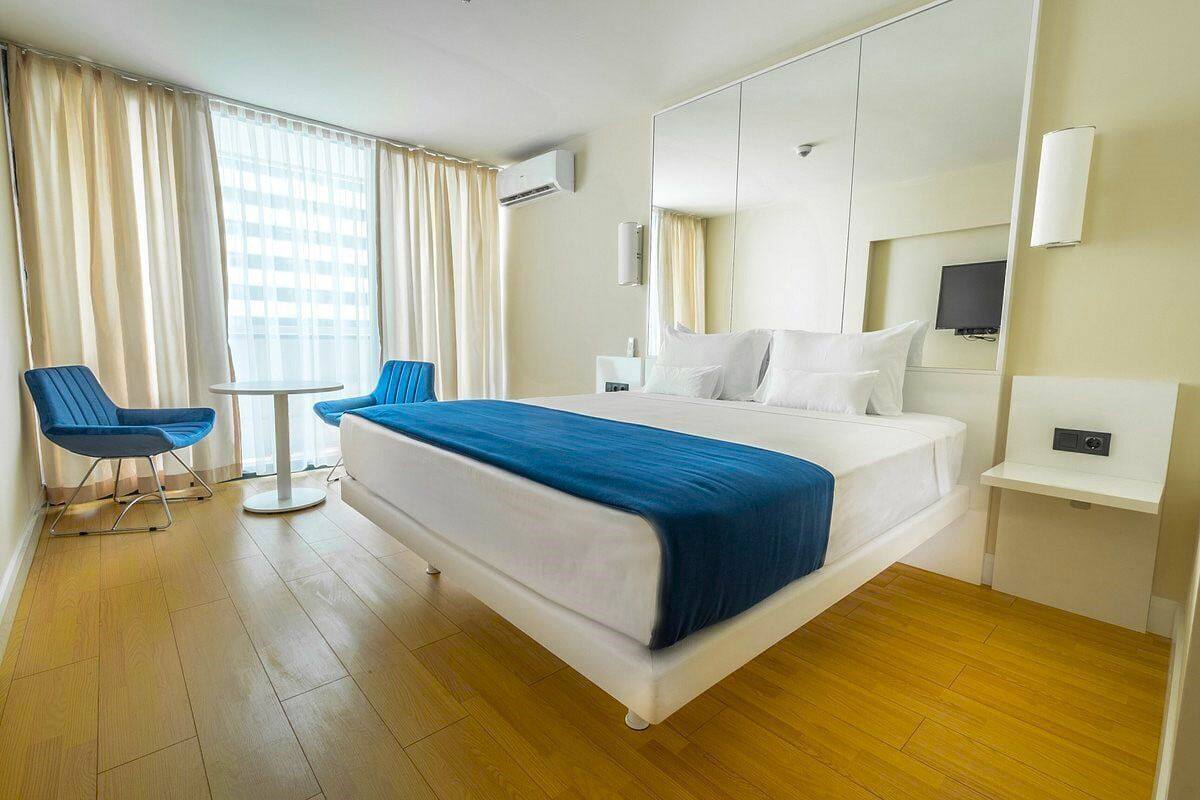 ห้องสวีท, วิวทะเล | โต๊ะทำงาน, พื้นที่ทำงานแบบใช้แล็ปท็อป, ห้องเก็บเสียง, เตารีด/โต๊ะรีดผ้า