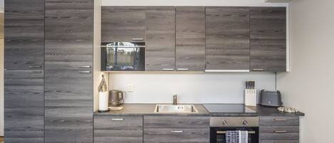 Réfrigérateur, micro-ondes, lave-vaisselle