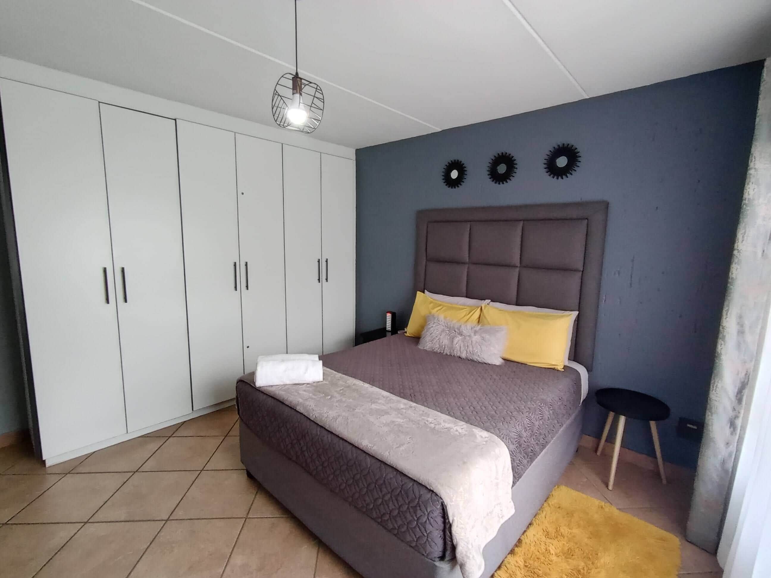 2 habitaciones, escritorio, tabla de planchar con plancha y wifi 