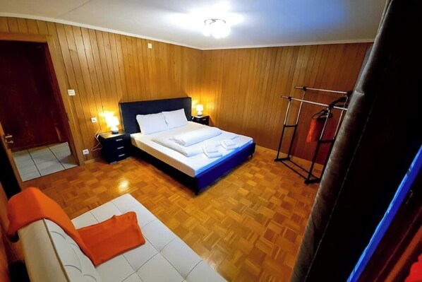 3 chambres, fer et planche Ă repasser, Wi-Fi, draps fournis