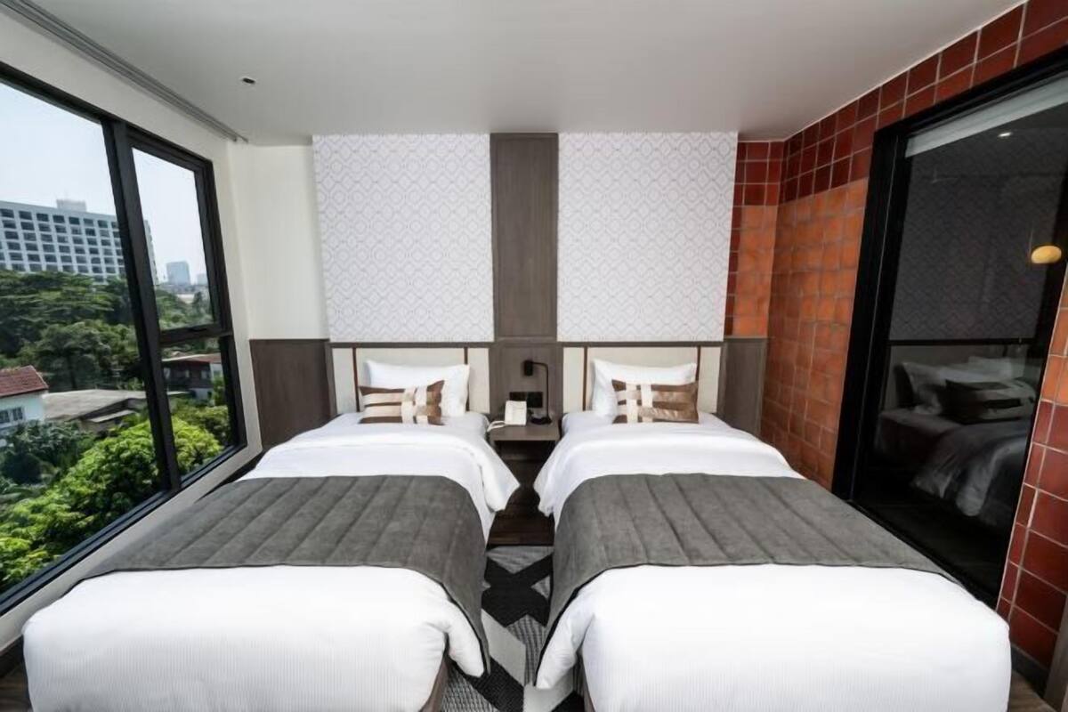 Cofres nos quartos, Wi-Fi de cortesia, roupa de cama