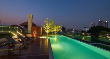 We Hotel Riverfront