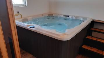 Villa (Two bedroom) | Private spa tub