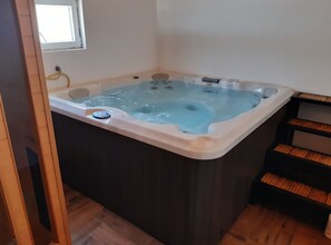 Villa (Two bedroom) | Private spa tub