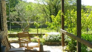 Departamento (One Bedroom Apartment with Terrace) | Terraza o patio