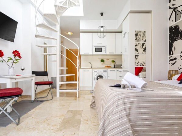 Tabla de planchar con plancha y internet 