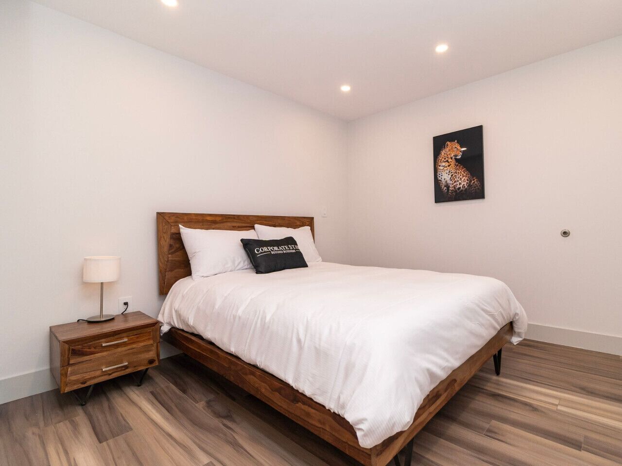 2 Schlafzimmer, Schreibtisch, Bügeleisen/Bügelbrett, Reisekinderbett