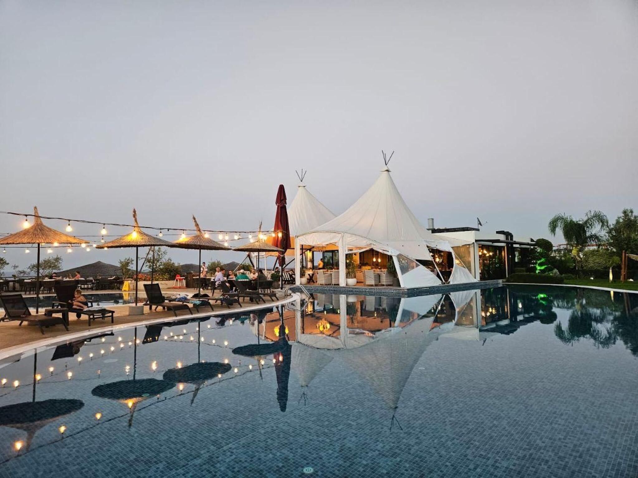 Apart Daire, 3 Yatak Odası, Veranda, Bahçe Manzaralı | Havuz | Açık yüzme havuzu 