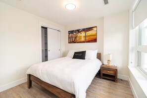 1 Schlafzimmer, Schreibtisch, Bügeleisen/Bügelbrett, Reisekinderbett
