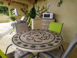 Outdoor dining