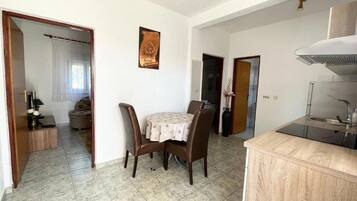 Apartment (One Bedroom Apartment with Balcony (3) | Dining room