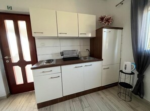 Apartment (One Bedroom Apartment with Balcony (1) | Private kitchen - Apartments Rio (Biograd na Moru)