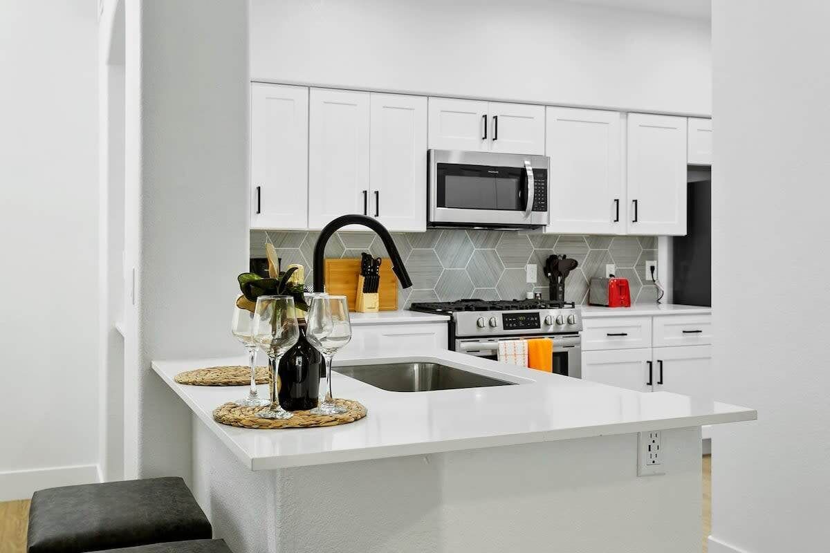 Refrigerador, microondas, horno, placa de cocina