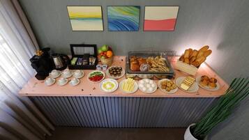 Daily cooked-to-order breakfast for a fee
