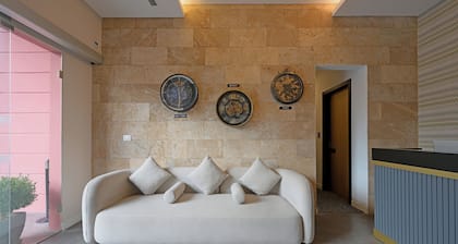 COMFY APART HOTEL