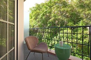 Deluxe Room, Balcony | Balcony