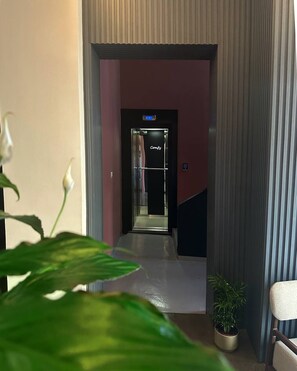 Reception - COMFY APART HOTEL (Beirut)