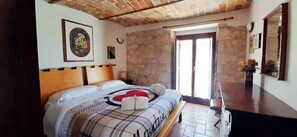 4 Schlafzimmer, Schreibtisch, Bügeleisen/Bügelbrett, kostenloses WLAN