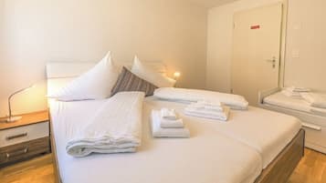 3 bedrooms, iron/ironing board, WiFi, bed sheets