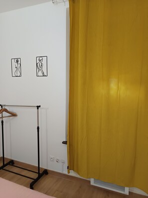 1 bedroom, free WiFi, bed sheets