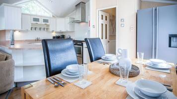 32-inch TV with cable channels