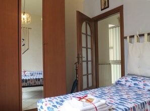 2 habitaciones, tabla de planchar con plancha, wifi y ropa de cama 
