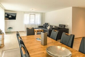 Living area - Mönch Apartment-luxuriös, Modern&stillvoll (Wilderswil)