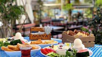 Desayuno típico de la región gratuito y diario
