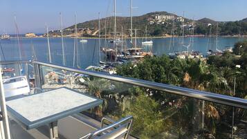 Þakíbúð fyrir fjölskyldu - svalir - sjávarsýn | Verönd/útipallur